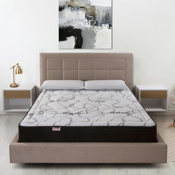 Ambieente dormitorio moderno cabezal AMBERES tapizado con acolchado y mesitas Kansas dormitorio