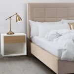 mesita noche flotante kansas laca y chapa natural dormitorio moderno