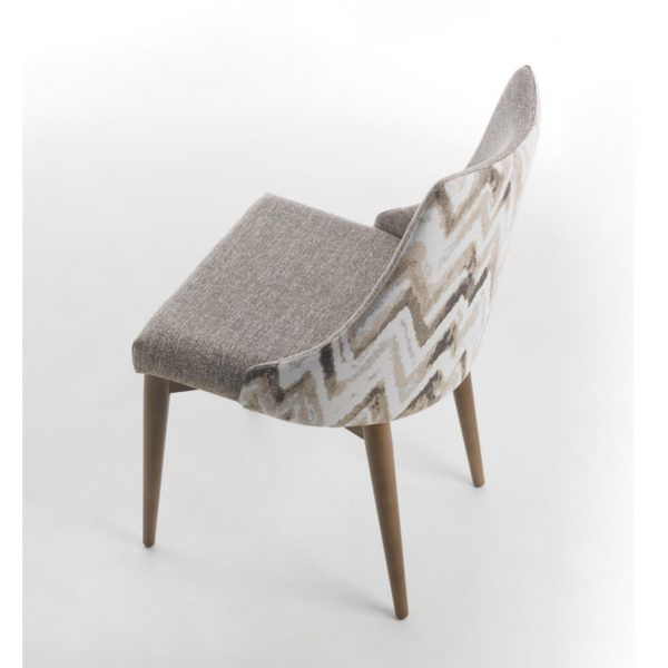 Silla moderna JANIS tapizada y patas en madera