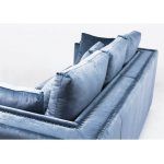 Detalle sofa TRUMAN salon clasico tachuelas patas madera