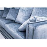 Sofa TRUMAN salon clasico detalle brazo tapizado y tachuelas