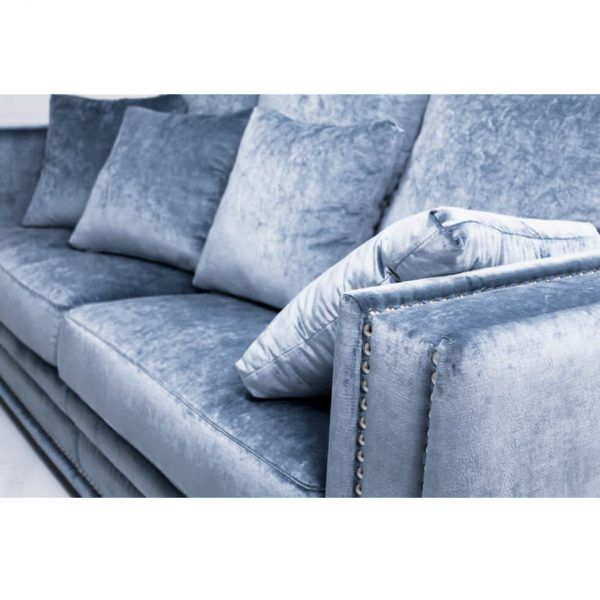 Sofa TRUMAN salon clasico detalle brazo tapizado y tachuelas