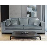 Ambiente sofa TRUMAN salon clasico patas madera tapizado y tachuelas