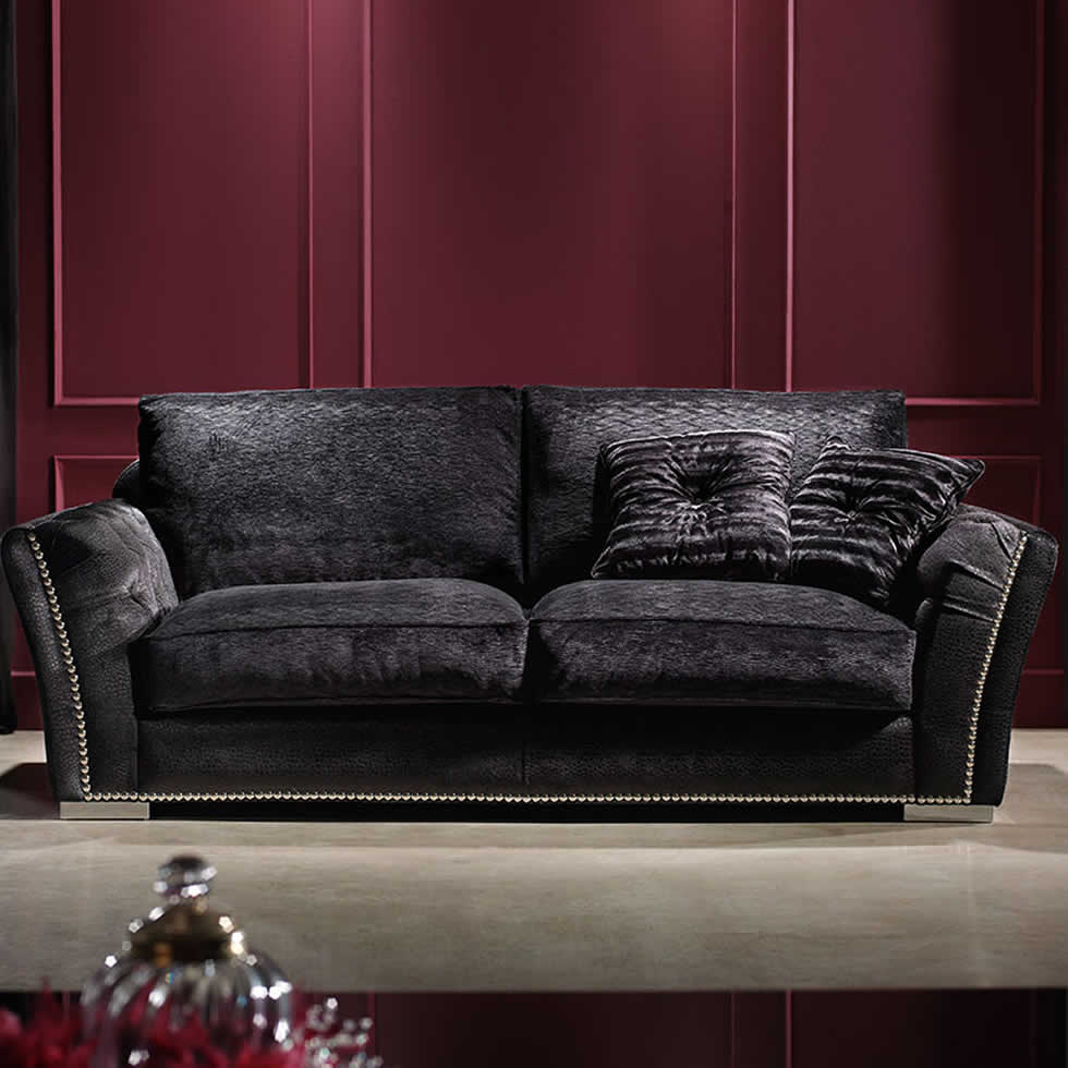 Sofá Gelen estilo clásico con capitoné y tachuelas Sofa clasico GELEN capitone frente tachuelas