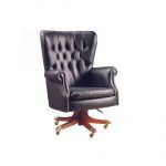 Sillón despacho clásico TUCAN piel con tachuelas patas madera ruedas