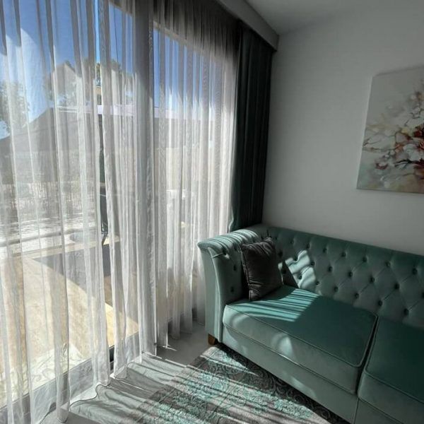 Sofa cama clasico tapizado capitona tejido aterciopelado