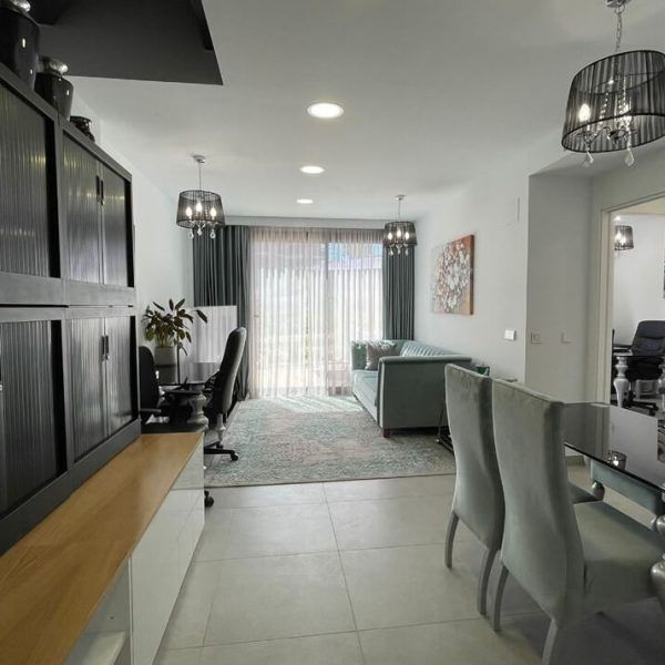 Muebles especiales para salon comedor moderno en chapa natural y laca