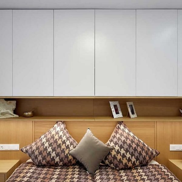 cabezal a medida dormitorio moderno laca y chapa natural