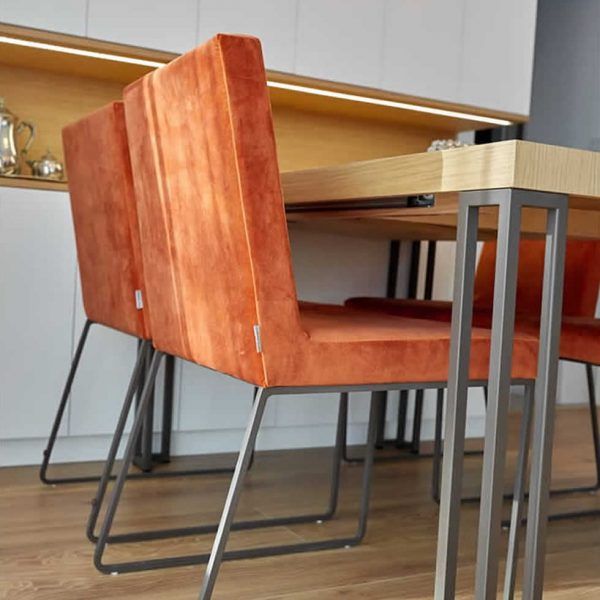 silla moderna tapizado y estructura en acero salon