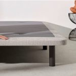 detalle base tapizado bremen dormitorio patas metálicas perfilada descanso